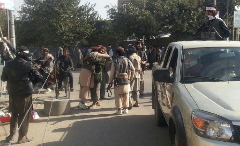 Kunduz (Afghanistan) (AFP). Afghanistan: l'armée à l'offensive pour reprendre Kunduz aux talibans
