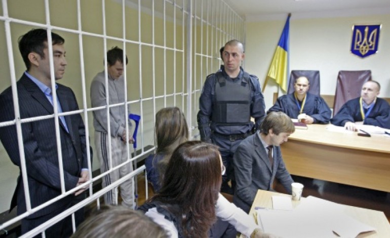 Kiev (AFP). Ukraine: deux militaires russes présumés jugés à Kiev 