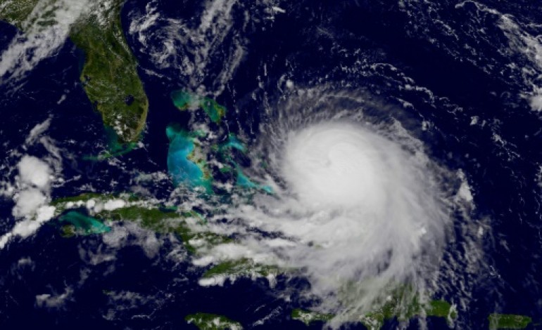 Miami (AFP). L'ouragan Joaquin se renforce près des Bahamas, passe en catégorie 2 
