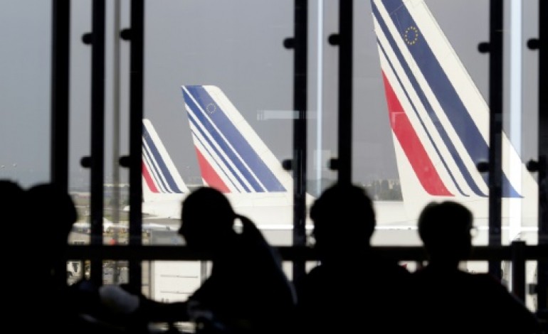 Paris (AFP). Air France: 2.900 postes menacés en 2016 et 2017, selon des syndicats