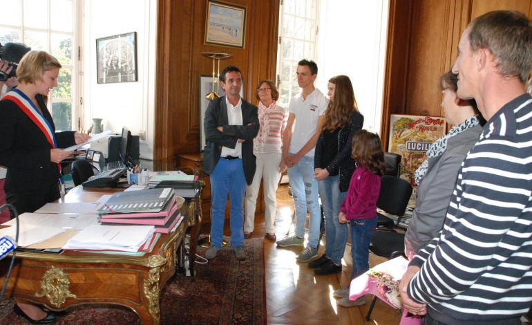 La Ville de Rouen célèbre le parrainage de trois enfants kosovars menacés d'expulsion