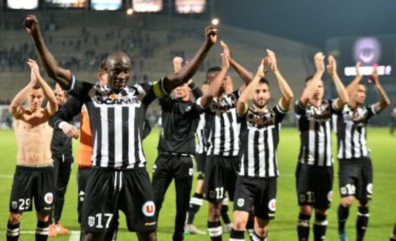 Paris (AFP). Ligue 1: Angers dauphin surprise, Lyon à la relance