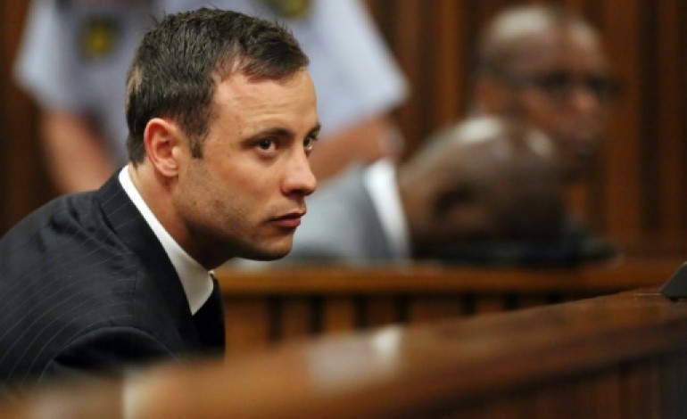 Johannesburg (AFP). Oscar Pistorius, l'ex-champion paralympique, reste en prison