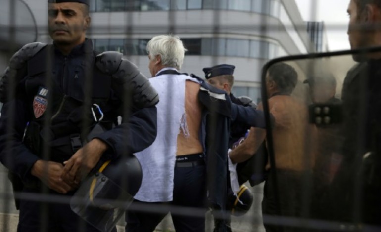 Paris (AFP). Violences à Air France: une vingtaine de personnes identifiées