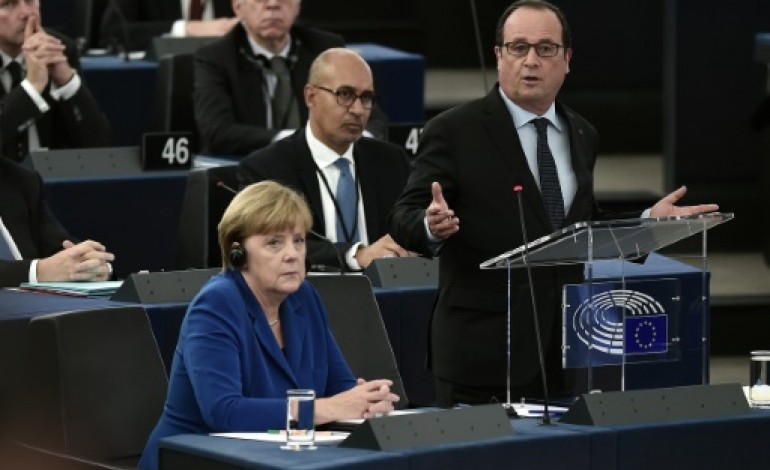 Strasbourg (AFP). Réfugiés: Merkel et Hollande appellent à l'unité pour changer une politique d'asile obsolète