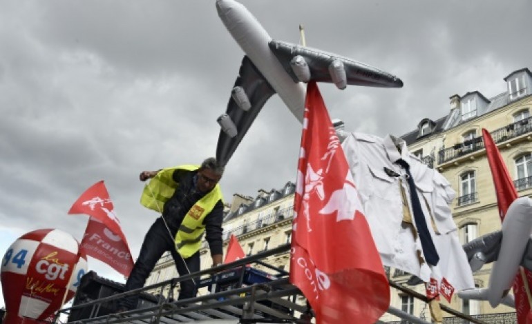 Paris (AFP). Début de la rencontre entre Air France et ses syndicats de pilotes