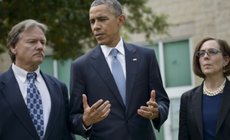 Roseburg (Etats-Unis) (AFP). Obama rencontre les familles de victimes de la fusillade de Roseburg