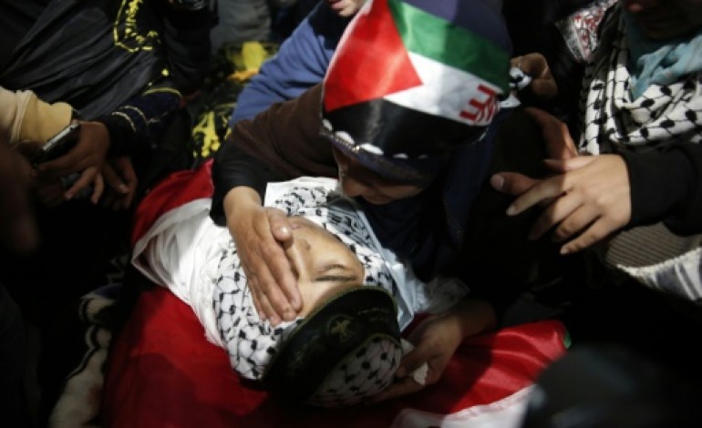 Jérusalem (AFP). Les Palestiniens enterrent leurs morts