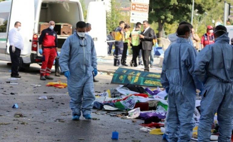 Ankara (AFP). Turquie: l'attentat d'Ankara commis très probablement par deux kamikazes (Davutoglu)