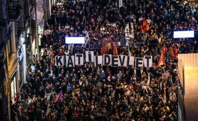 Ankara (AFP). Des milliers de personnes à Ankara en hommage aux victimes  et contre le régime