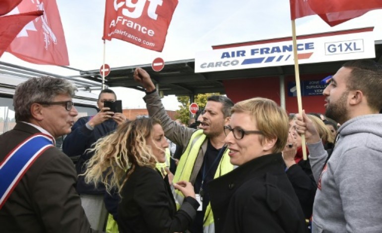 Aéroport de Roissy (France) (AFP). Des salariés d'Air France en garde à vue, colère de la gauche et des syndicats