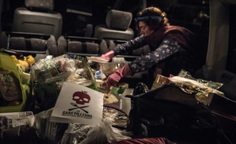 Lyon (AFP). Gaspillage: des poubelles de supermarché plus riches que nos assiettes