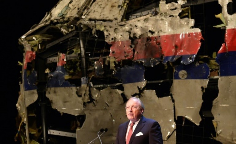 Gilze-Rijen (Pays-Bas) (AFP). MH17: le Boeing abattu par un missile de fabrication russe BUK, pas de coupable désigné