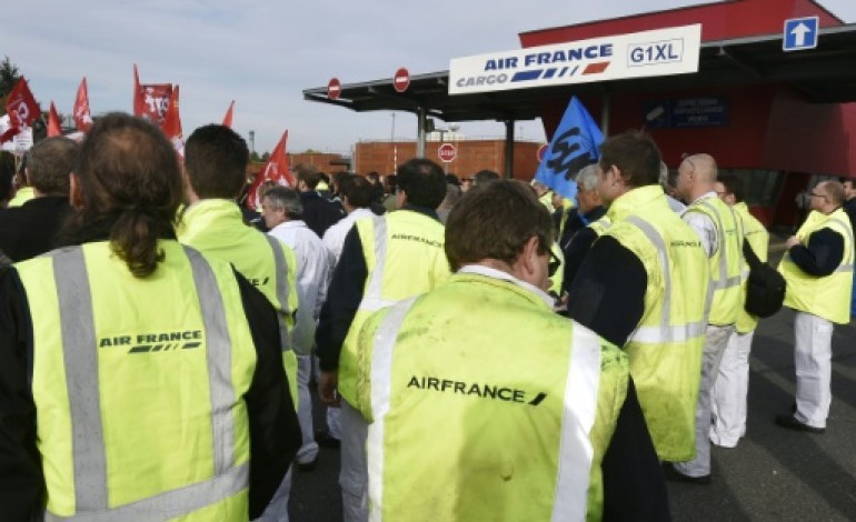 Bobigny (AFP). Cinq salariés jugés le 2 décembre pour les violences à Air France