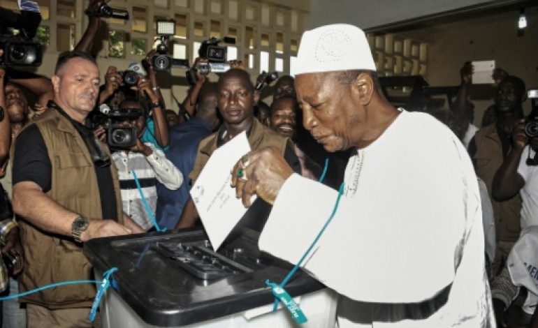Conakry (AFP). Guinée: majorité absolue pour le président sortant Alpha Condé au 1er tour
