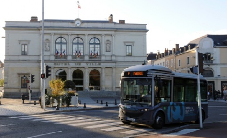 Paris (AFP). Le bus électrique essaie de faire oublier l'image du vieux bus polluant