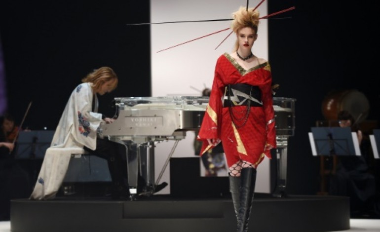 Tokyo (AFP). Japon: le kimono revu façon rock 'n' roll à la Fashion week