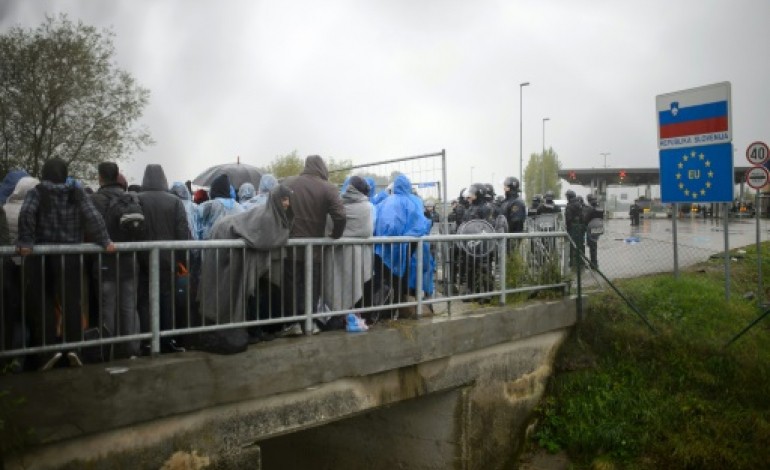 Ljubljana (AFP). Un millier de migrants en attente à la frontière croato-slovène