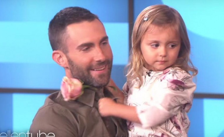 Une petite fille pleure à chaude larmes en apprenant qu'Adam Levine (Maroon 5) s'est marié.