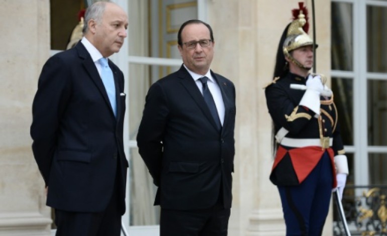 La Courneuve (AFP). Arrivée chahutée de François Hollande à La Courneuve