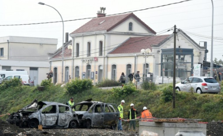 Saint-Jean-de-Moirans (France) (AFP). Tension autour des obsèques à Moirans après une nuit d'émeutes