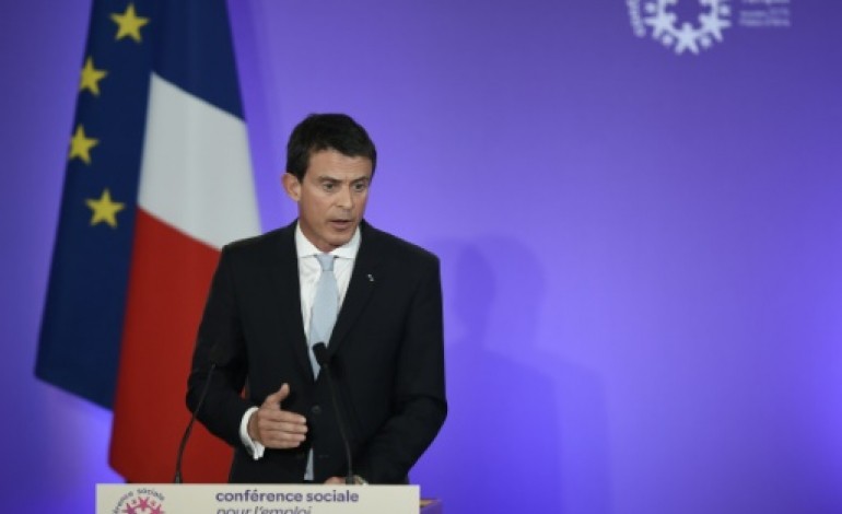 Paris (AFP). Moirans: Hollande et Valls affichent leur fermeté face aux critiques