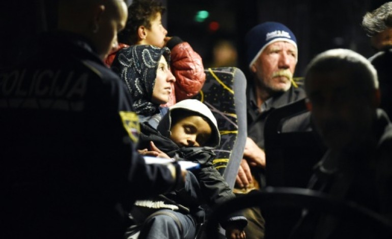 Ljubljana (AFP). La Slovénie débordée par l'afflux de réfugiés, visite du commissaire européen 