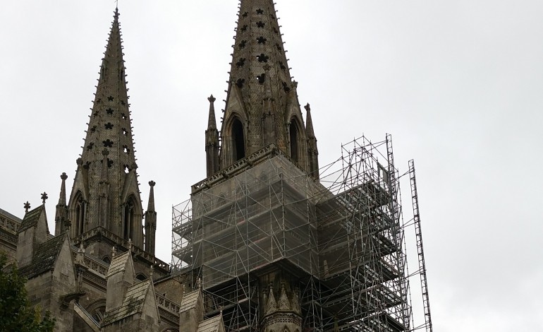 Trois nouvelles cloches au sommet de la cathédrale de Sées