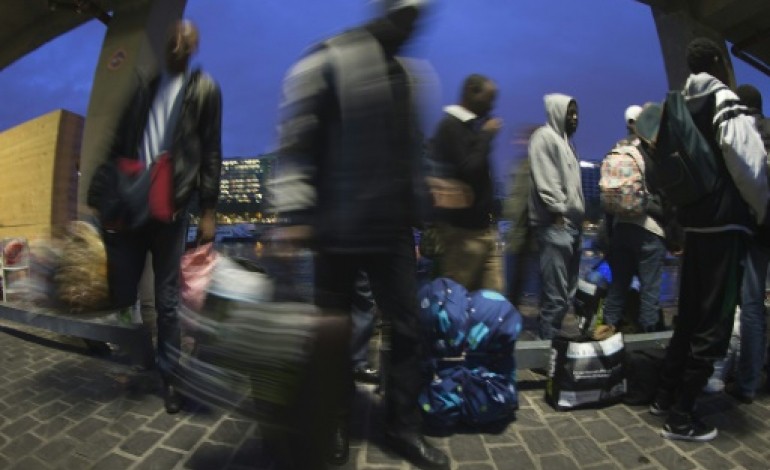 Paris (AFP). Migrants à Paris: le dernier grand campement évacué dans le calme