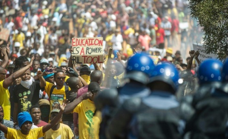 Pretoria (AFP). Les étudiants sud-africains font plier le gouvernement sur les frais de scolarité