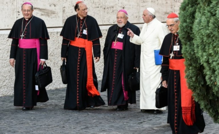 Cité du Vatican (AFP). Pape: après d'âpres débats, le synode sur la famille remet une copie consensuelle 