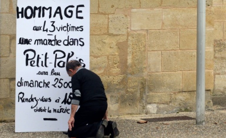 Puisseguin (France) (AFP). Puisseguin: deux jours après la collision, recueillement et marche silencieuse