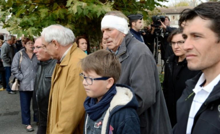 Petit-Palais-et-Cornemps (France) (AFP). Collision de Puisseguin: prières et marches dans les communes endeuillées 