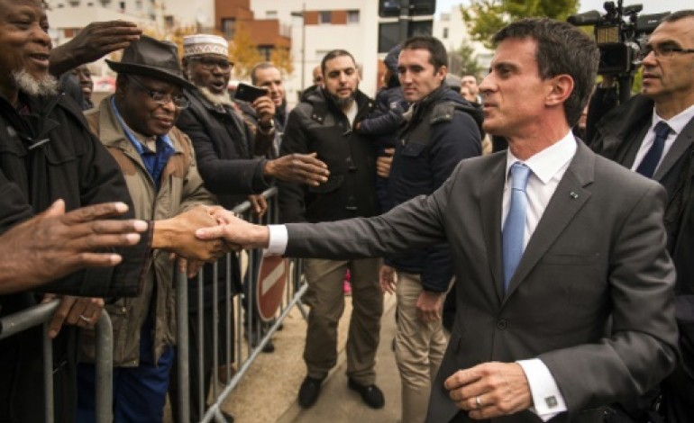 Paris (AFP). Banlieues: la presse pas convaincue par les mesures de Manuel Valls