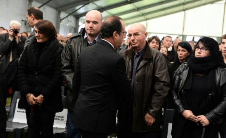 Petit-Palais-et-Cornemps (France) (AFP). Puisseguin: Votre douleur est la nôtre, assure Hollande aux familles des victimes 