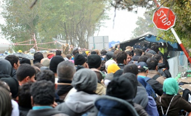 Berkasovo (Serbie) (AFP). A travers les Balkans, la cohorte des migrants progresse malgré tout