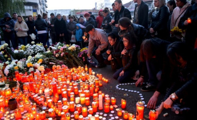 Bucarest (AFP). Incendie à Bucarest: bougies, fleurs et interrogations sur la sécurité