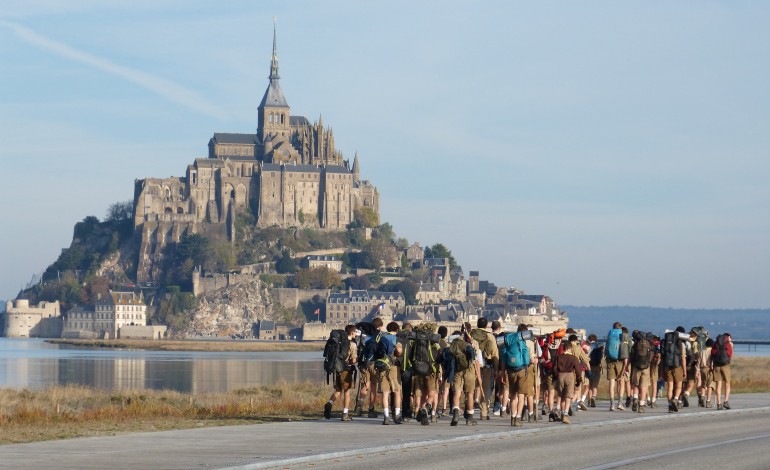 800 scouts et guides de France au Mont-Saint-Michel pour la Toussaint