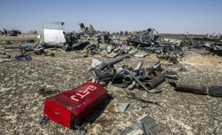 Wadi al-Zolomat (Egypte) (AFP). L'avion russe s'est disloqué dans les airs, l'Egypte récupère les corps