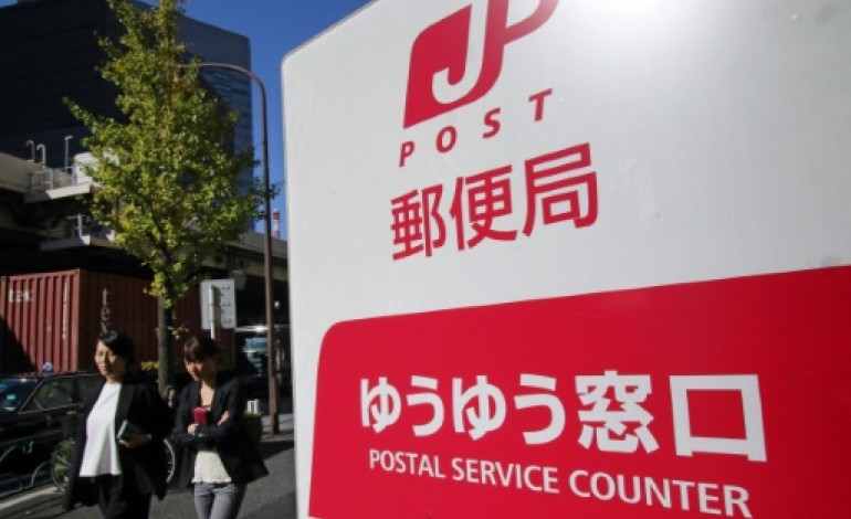 Tokyo (AFP). La Poste japonaise s'envole pour son entrée à la Bourse de Tokyo