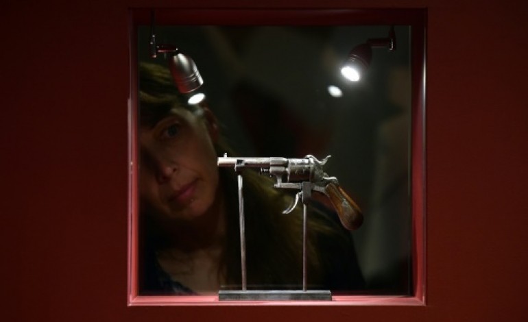 Mons (Belgique) (AFP). Le célèbre pistolet de Paul Verlaine exposé en Belgique