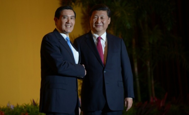 Singapour (AFP). Poignée de main historique à un sommet Chine-Taïwan inédit