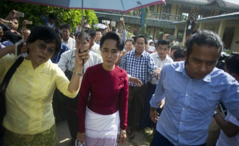 Rangoun (AFP). Législatives historiques en Birmanie: l'opposante Aung San Suu Kyi a voté