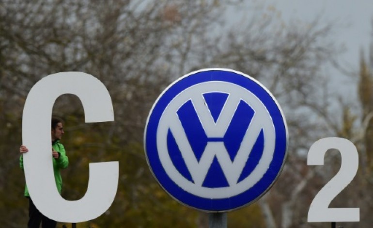 Berlin (AFP). L'agence Fitch abaisse à son tour la note de la dette de Volkswagen