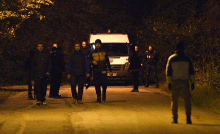 Calais (AFP). Nouveaux heurts entre migrants et policiers près de la Jungle à Calais 