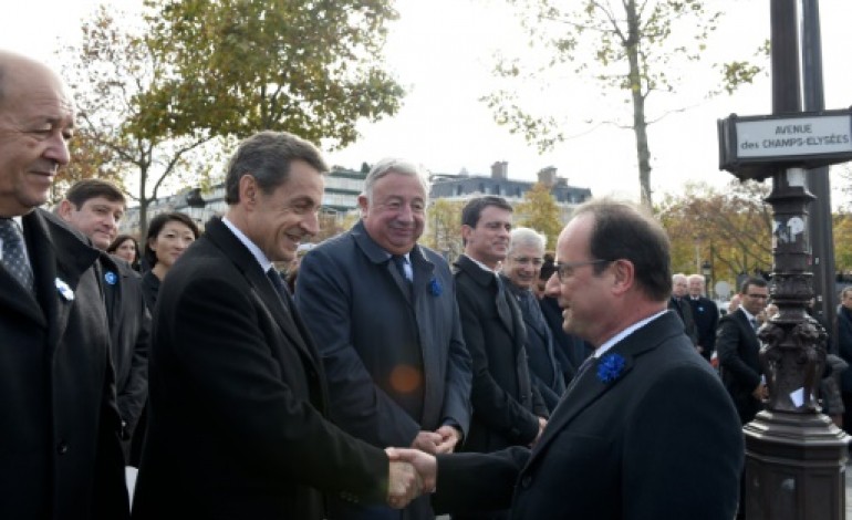 Paris (AFP). 11 novembre: François Hollande préside les cérémonies, salue Nicolas Sarkozy