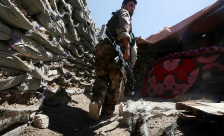 Mont Sinjar (Irak) (AFP). Irak: vaste offensive des forces kurdes pour reprendre Sinjar à l'EI