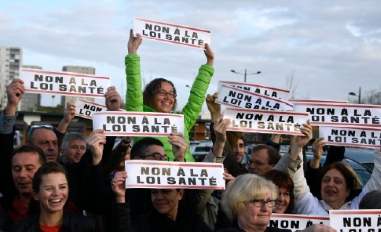 Paris (AFP). Loi santé: les blouses blanches en grève contre le tiers payant généralisé