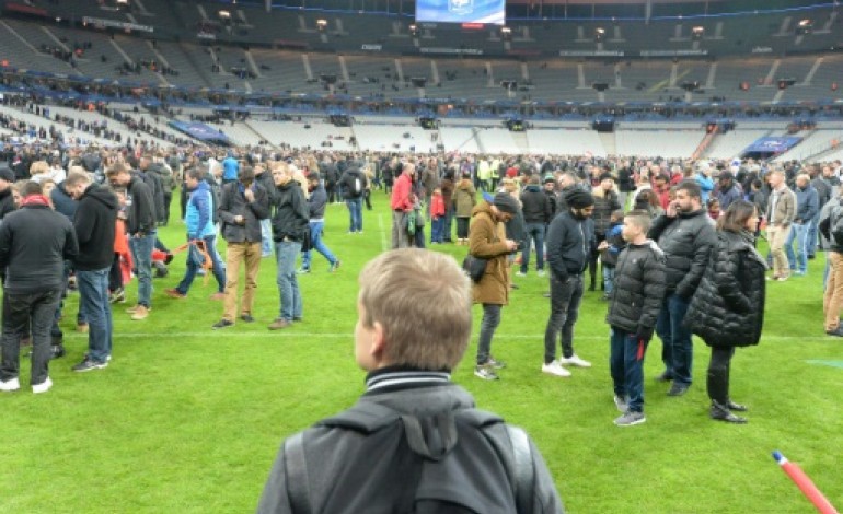 Paris (AFP). Au Stade de France, deux détonations derrière la victoire des Bleus
