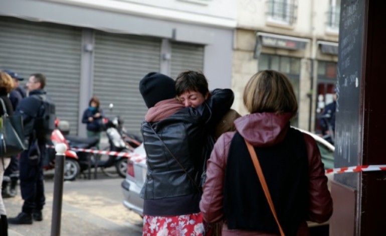 Paris (AFP). Devant le Bataclan ou rue de Charonne, l'horreur et les yeux rougis